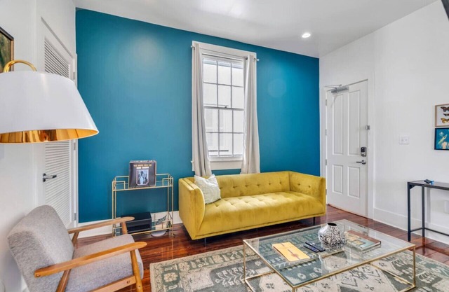 Hip & Stylish Magazine St. Apt | Balcony & Parking