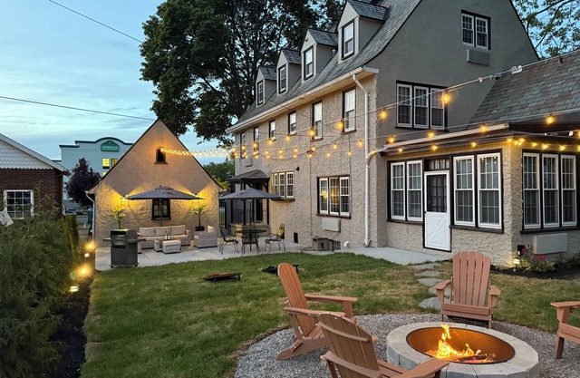 Historic 1814 Tudor-River Views In Niagara Falls