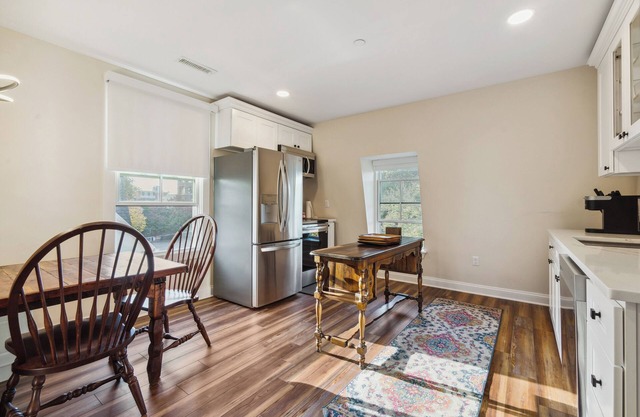 Historic 2 Bed/2 Bath Downtown Loft w/Park View & Spa Access