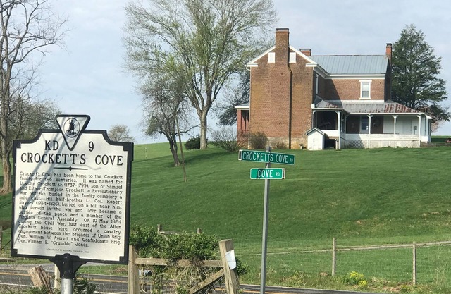 Historic 4-bedroom farmhouse with WiFi, HVAC in quite Cove