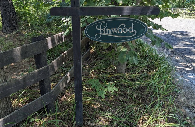 Historic Aldie Farmhouse near Middleburg and Wine Country