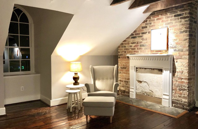 Historic Apartment in the Heart of Old Towne with Bird's Eye views