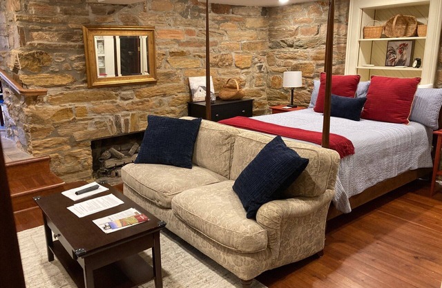 Historic apartment in Old Town Warrenton, Virginia
