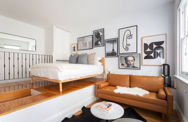 Historic Art-filled Studio Close to Transport