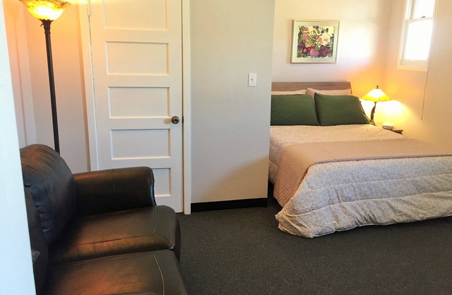 Historic Bamberger Station Apartment