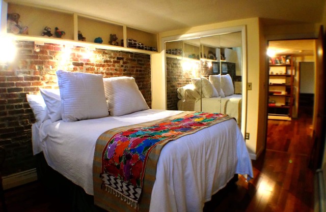 Historic Beacon Hill Duplex -2 bed 1.5 bathrooms Condo -heart of Boston