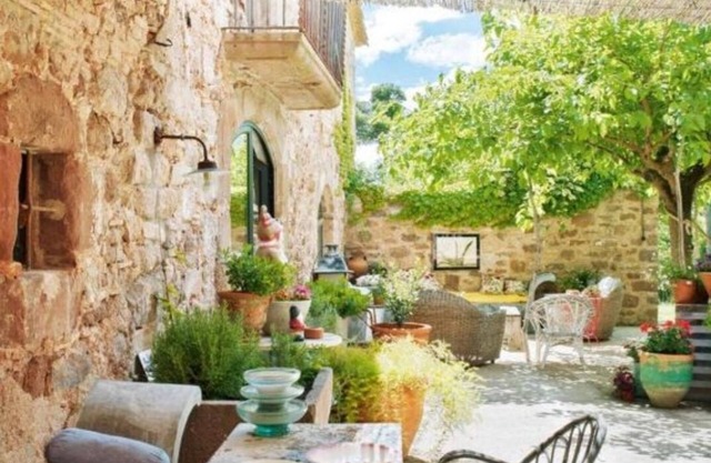 Historic Catalan country house located in a natural park and 40' from Barcelona!