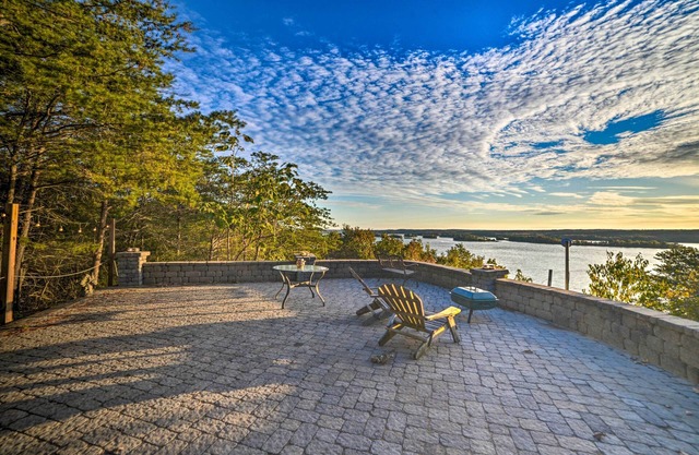 Historic Cabin w/Stunning Kentucky Lake View