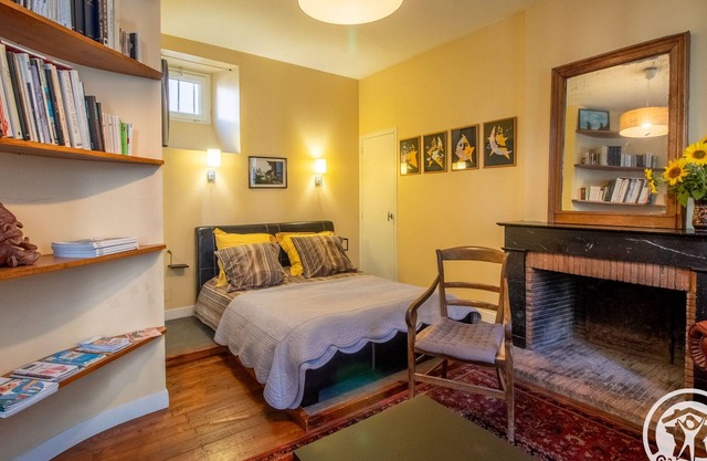 Historic Centre Apartment Near Château and Cathedral