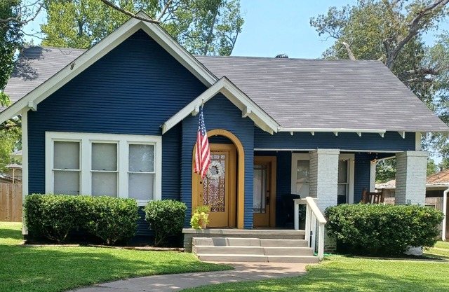Historic, Cozy Home in the Heart of Town