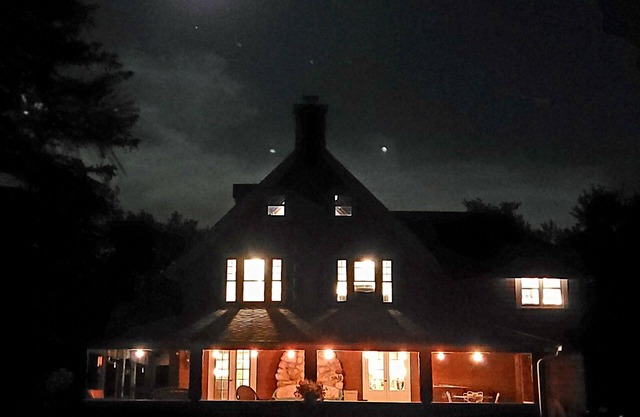 Historic Cozy Hudson Valley Mountaintop Escape Near Parks with Hot Tub