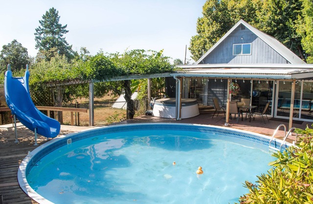 Historic Creswell Farmhouse Pool+New Spa - 13 min to Eugene, U of O, & Wineries!