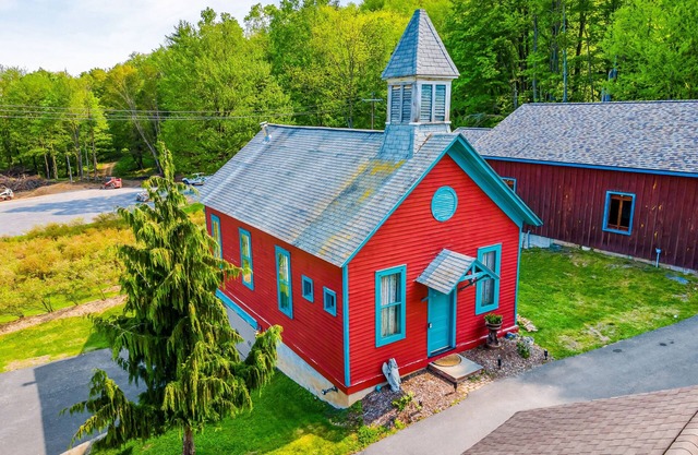 Historic dog-friendly retreat plus access to hot tub, game room, & gym