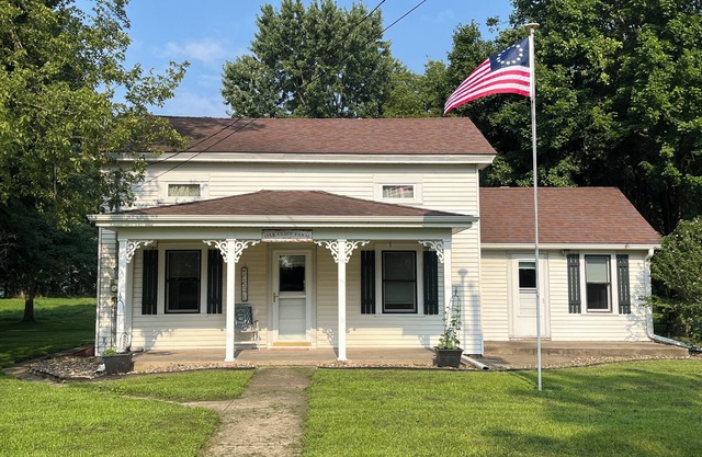 Historic Farm House called Oak Cliff w/spectacular view of Mississippi River