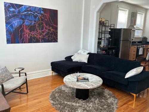 Historic Feel Modern Comfort Walk to Parks & Food