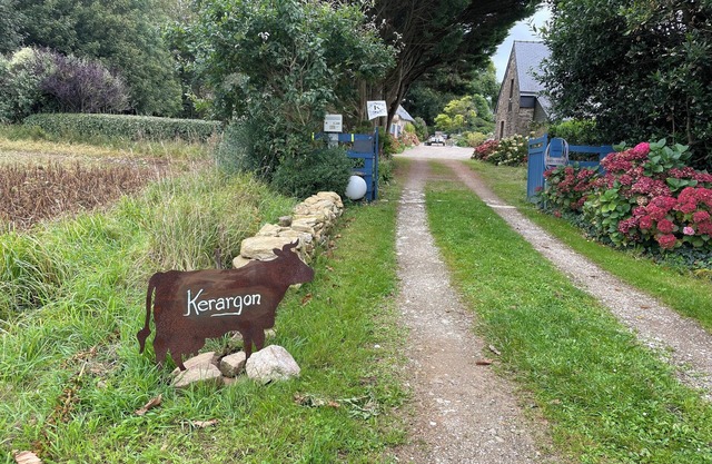 historic home for friends/family in country calm 7km from beaches