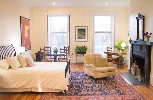 Historic Home in the West End. Private Parking.