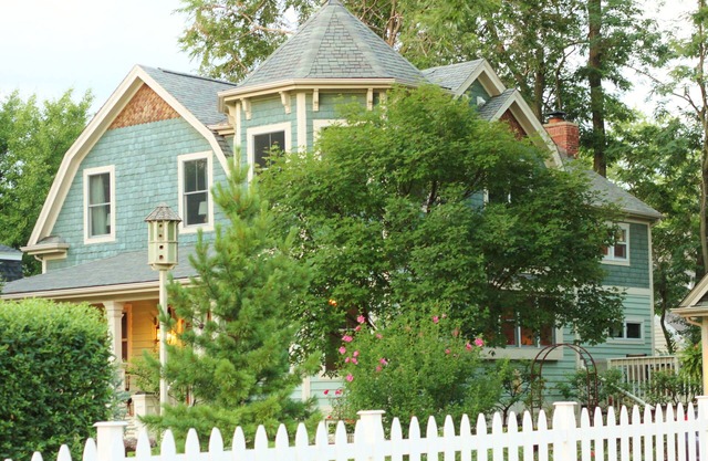 Historic home with easy access to Chicago