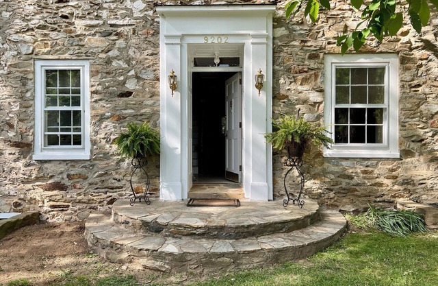Historic house in Upperville! Wineries, equestrian events, great location!