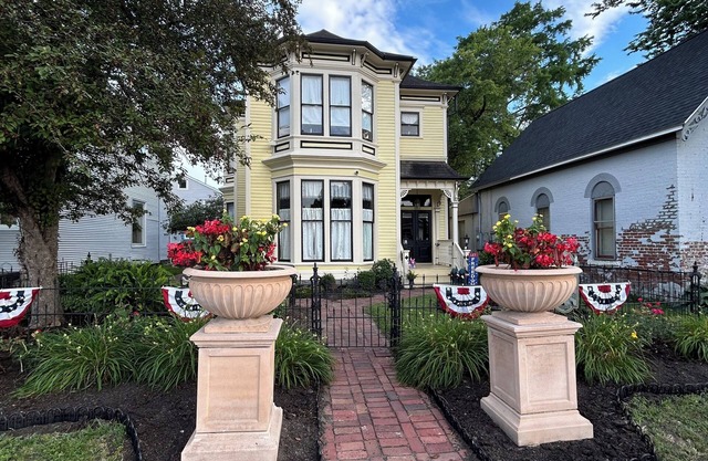 Historic Hull House INN - Housen