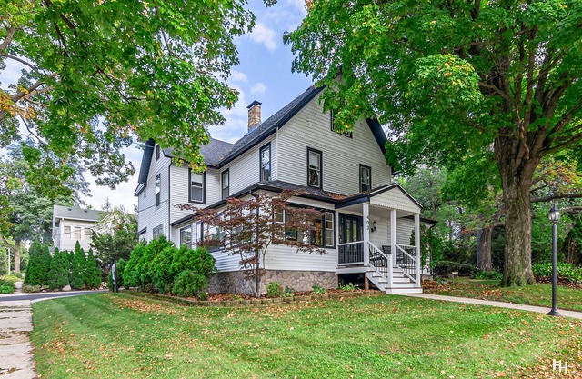 Historic Lake Geneva 🏡. Walk 2 Everything! IN THE HEART OF DOWNTOWN! nnnn