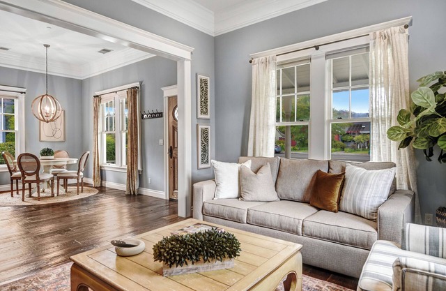 Historic Luxury Bungalow 3 Blocks to Sonoma Plaza, Hot Tub & Bikes!