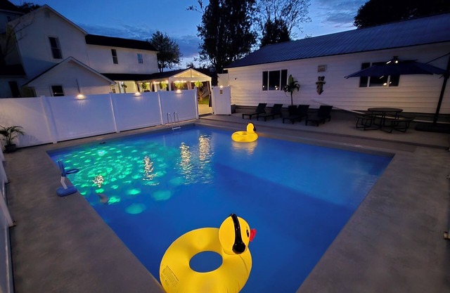 Historic Luxury Estate, Pool/Hot Tub, Fall Family Retreat
