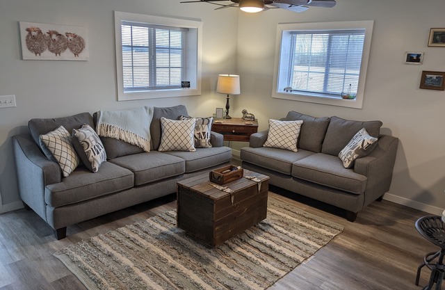 Historic Meadowdale Farm - Barn Stay in Rural Setting