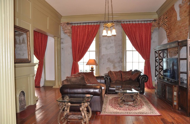 Historic New Orleans Condo With Fantastic Location!