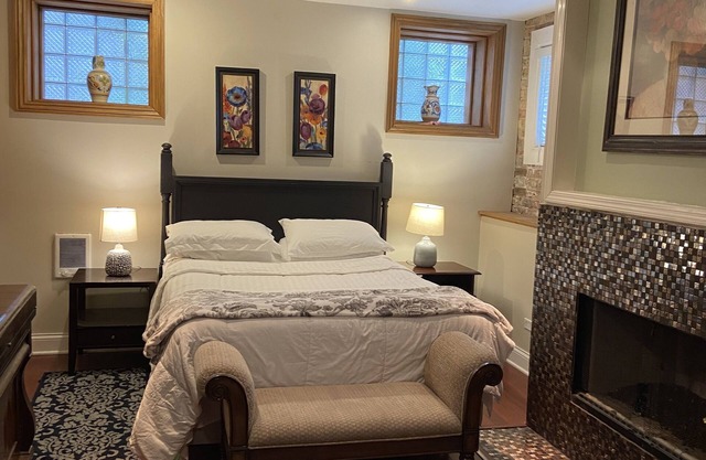 Historic Old Town One Bedroom Suite