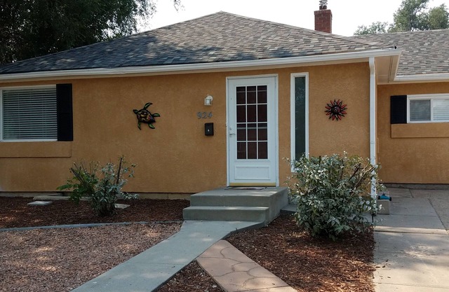 Historic Pueblo Bungalow- perfect for families or business travelers