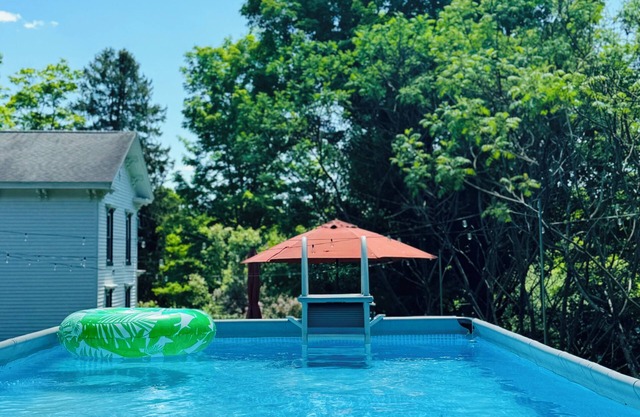 Historic Victorian Farmhouse: Dog-Friendly, Private Pool & Mountain Views