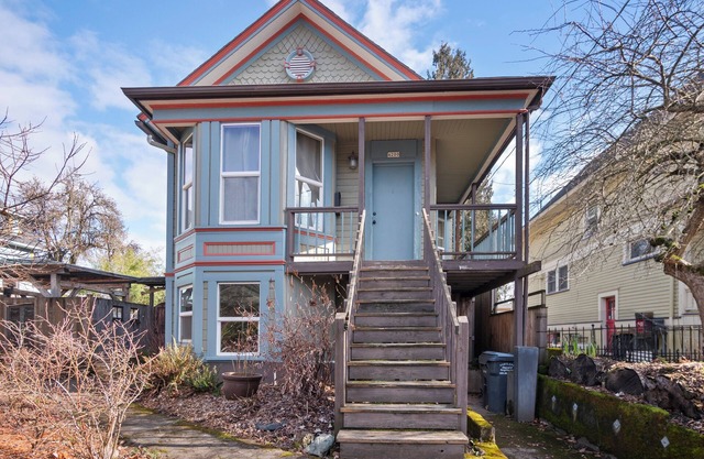 Historic Victorian in Hip Neighborhood