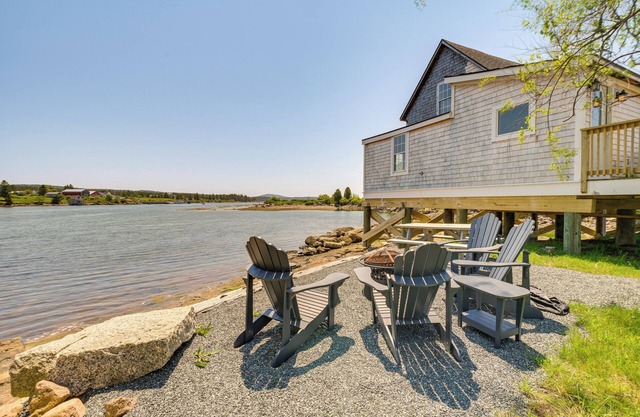 Historic Winter Harbor Cottage w/Waterfront Views