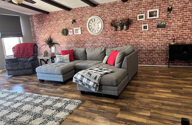 Historical Downtown 2 Bedroom Upstairs Loft