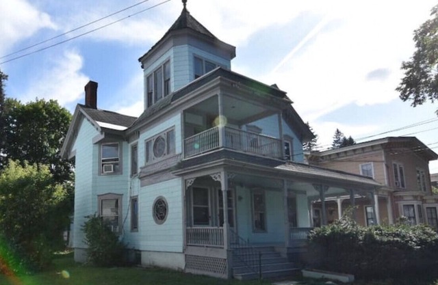 Historically Chic Lincoln Living