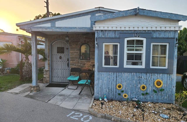 Hobbit Tiny House - Southwest Florida