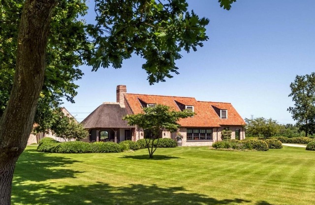Hoeve den Akker: luxury holiday home with private garden and alpacas near Bruges