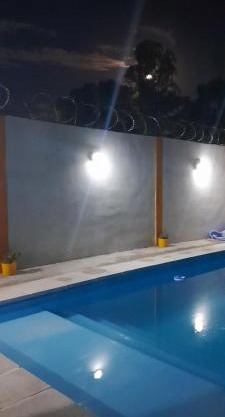 hogar entre montañas