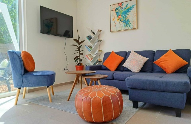 Hogar Entre Viñas: Charming 2B2B New Home, Free Parking