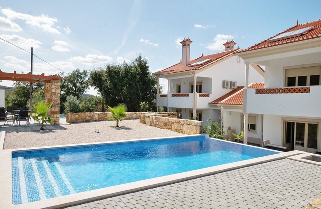 Holdiay Home in Lisbon with Private Pool