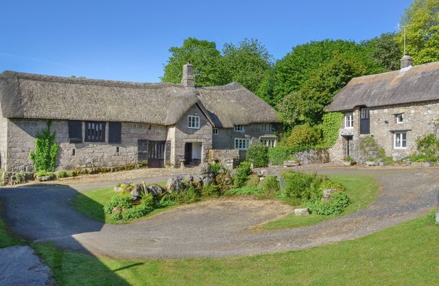 HOLE FARM, pet friendly, character holiday cottage in Chagford