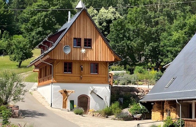 Holiday Home 'Kornspeicher Untere Mühle' with Private Terrace and Wi-Fi