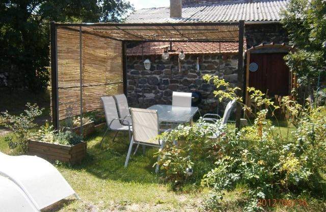 Holiday Home 'Estaou Treillo 1 Gte Rural' with Shared Garden, Wi-Fi and Air Conditioning