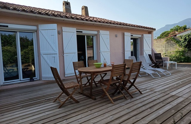 Holiday Home 'Des Barnèdes' with Private Pool, Wi-Fi and Air Conditioning