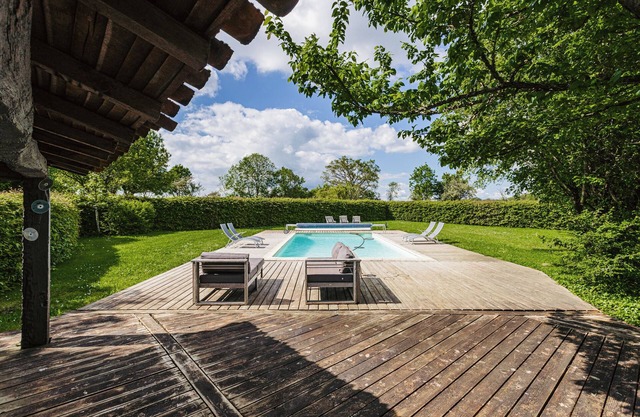 Holiday Home 'Logis La Tour - Gîte La Tour' with Private Pool, Private Terrace and Wi-Fi