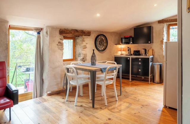 Holiday Home 'L'Atelier' with Shared Pool, Private Garden and Wi-Fi