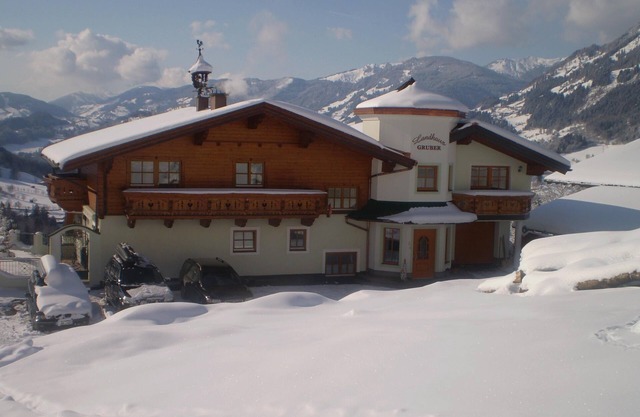 Holiday Apartment "Landhaus Gruber" with Mountain View, Balcony & Wi-Fi