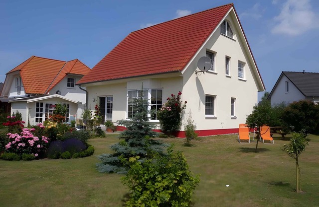 Holiday apartment with garden, directly in crane's staging area