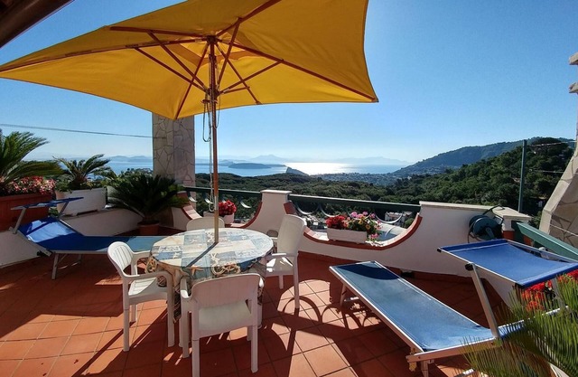 Holiday apartment Forio for 2 - 5 persons with 2 bedrooms - Row house